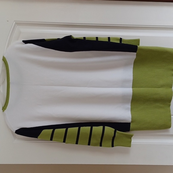 EUC WOMENS SMASH! SWEATER - Picture 3 of 3